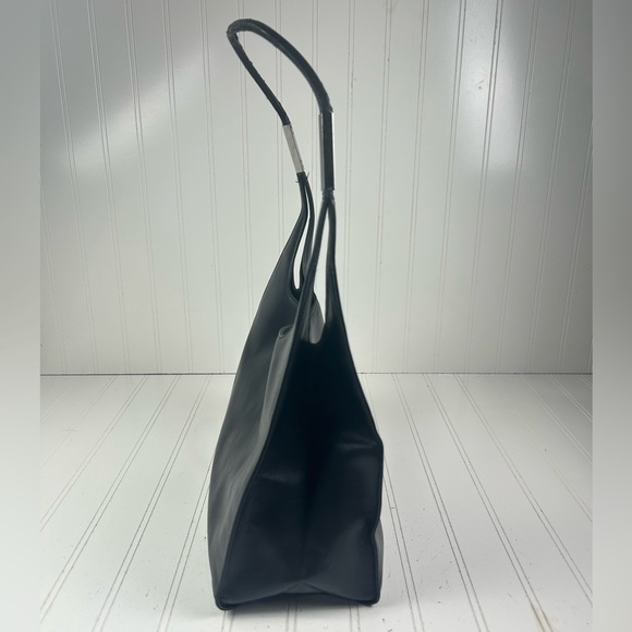 Gucci Black Leather Shoulder Bag and Drawstring - Picture 11 of 13